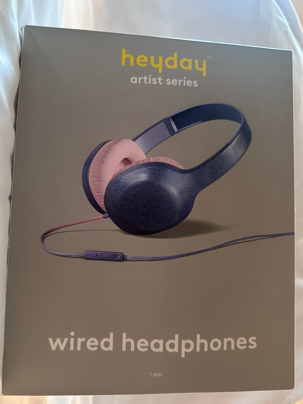 heyday NWT Wired Over-Ear Headphones with Jerilyn Lee Artist Series Aux